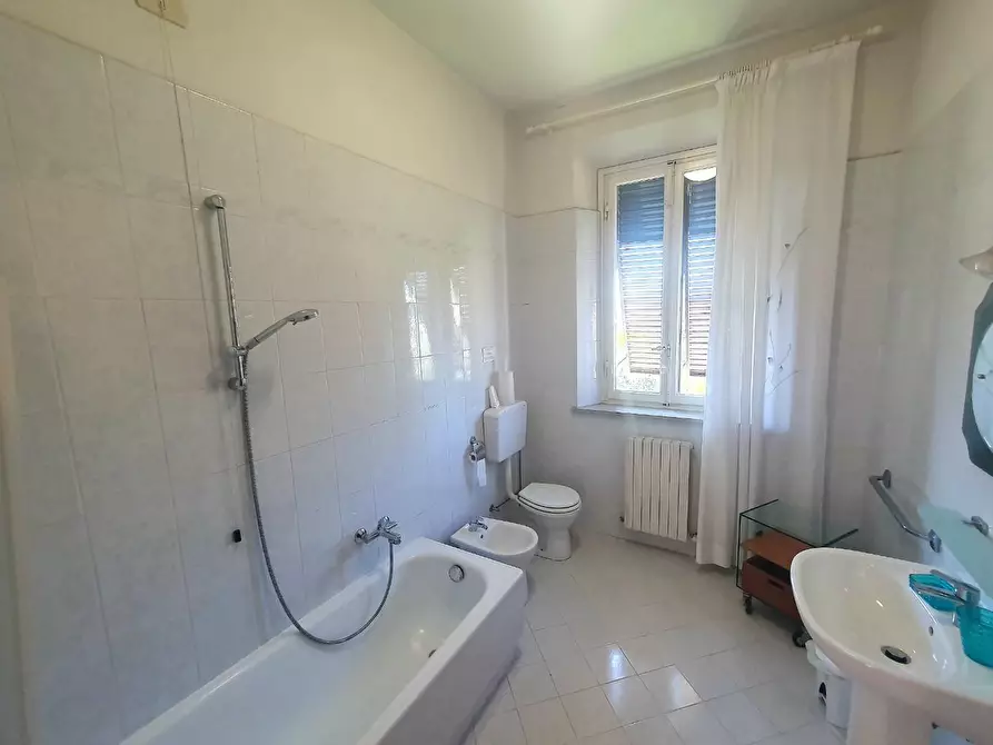 Immagine 32 di Villa in vendita  a Lucca