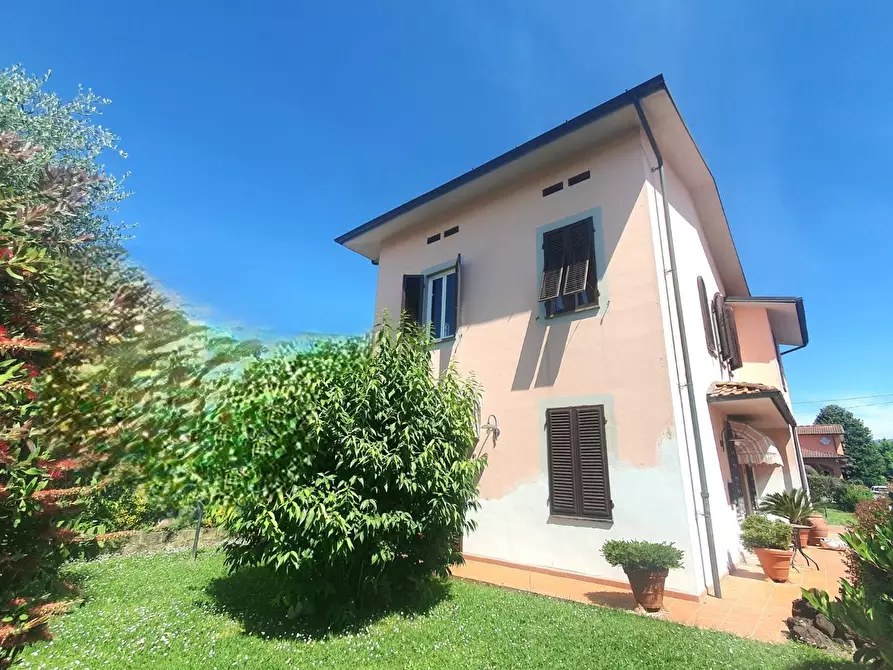 Immagine 41 di Villa in vendita  a Lucca