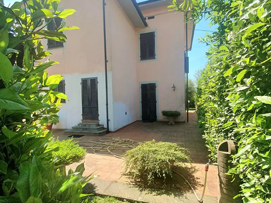 Immagine 45 di Villa in vendita  a Lucca