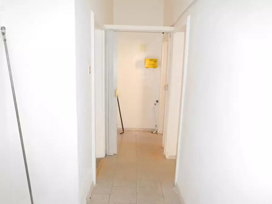 Immagine 11 di Negozio in vendita  a Pisa