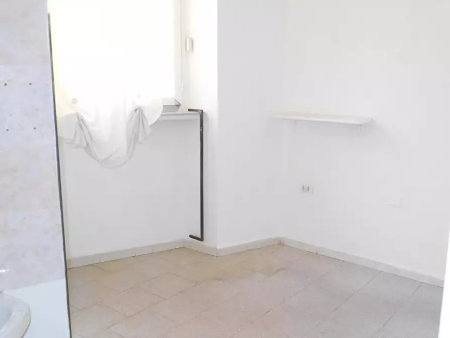 Immagine 7 di Negozio in vendita  a Pisa