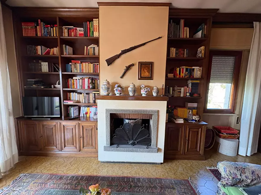 Immagine 3 di Appartamento in vendita  a Lucca