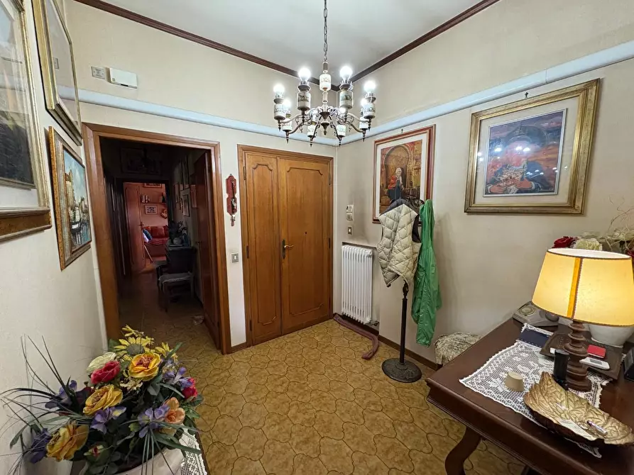 Immagine 6 di Appartamento in vendita  a Lucca