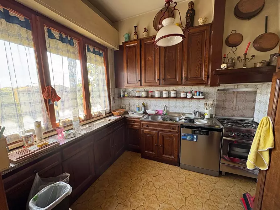 Immagine 8 di Appartamento in vendita  a Lucca