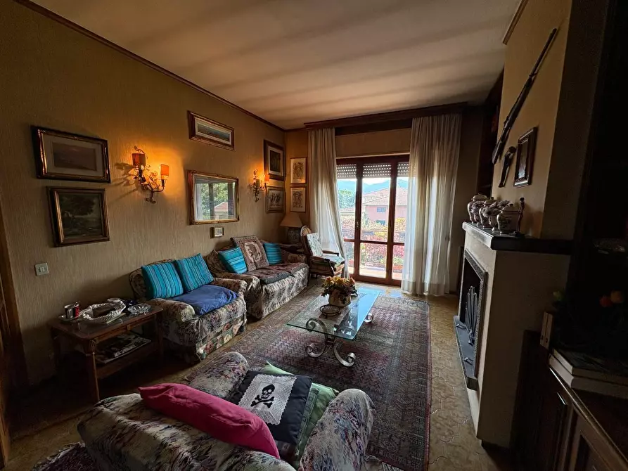 Immagine 4 di Appartamento in vendita  a Lucca