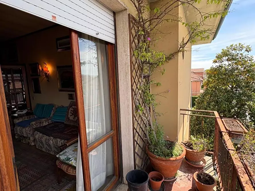 Immagine 5 di Appartamento in vendita  a Lucca