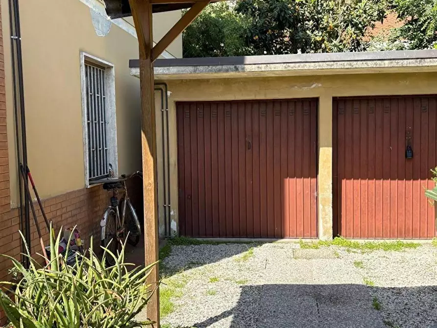 Immagine 21 di Appartamento in vendita  a Lucca