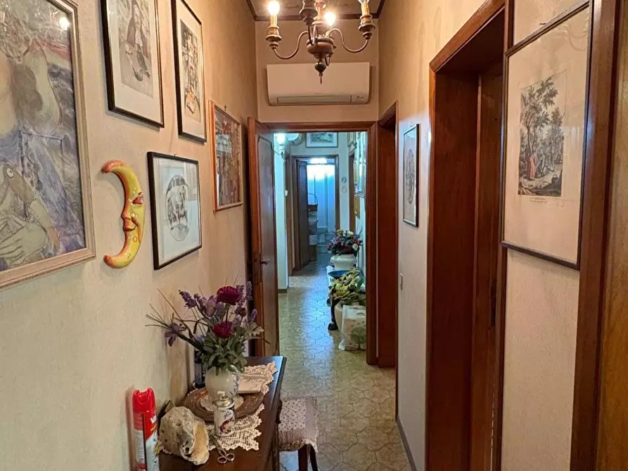 Immagine 13 di Appartamento in vendita  a Lucca