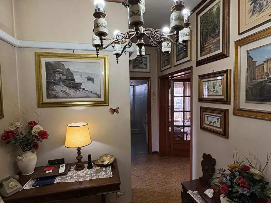 Immagine 7 di Appartamento in vendita  a Lucca