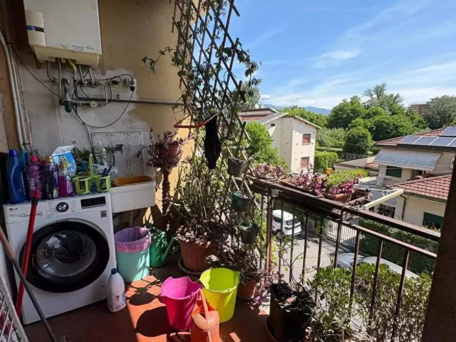 Immagine 11 di Appartamento in vendita  a Lucca