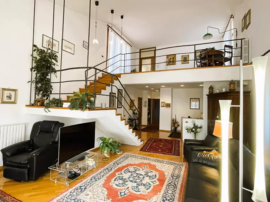 Immagine 1 di Palazzo in vendita  a Montopoli In Val D'arno