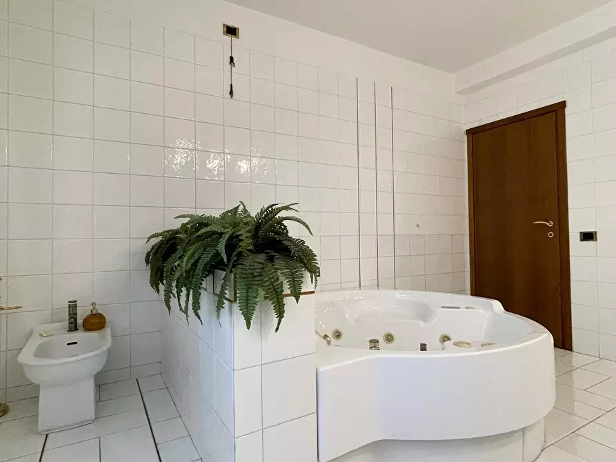 Immagine 51 di Palazzo in vendita  a Montopoli In Val D'arno