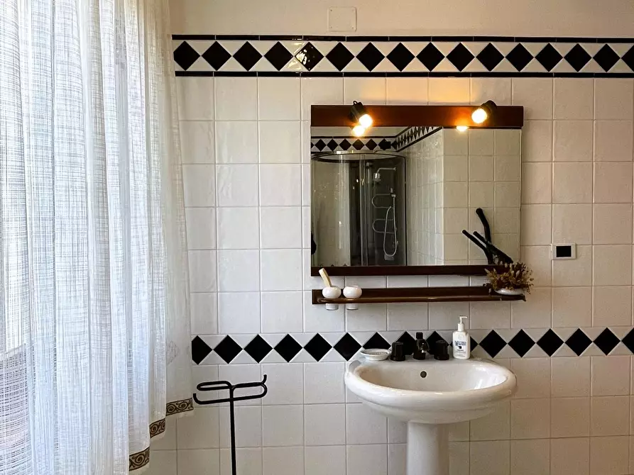 Immagine 43 di Palazzo in vendita  a Montopoli In Val D'arno