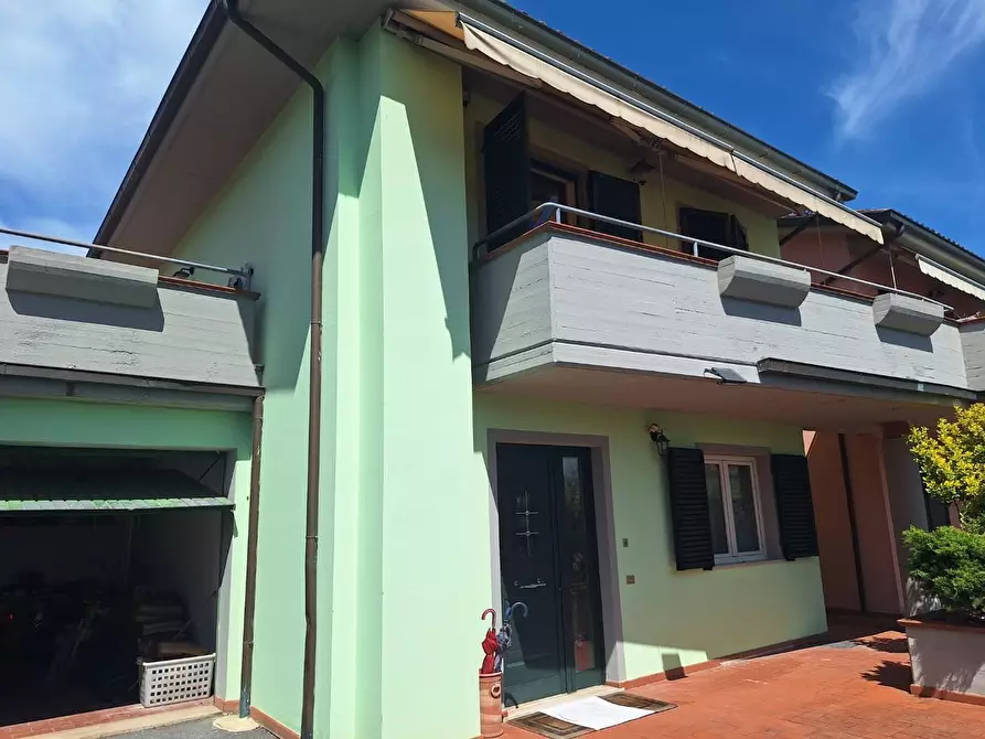 Immagine 3 di Villetta a schiera in vendita  a Lucca