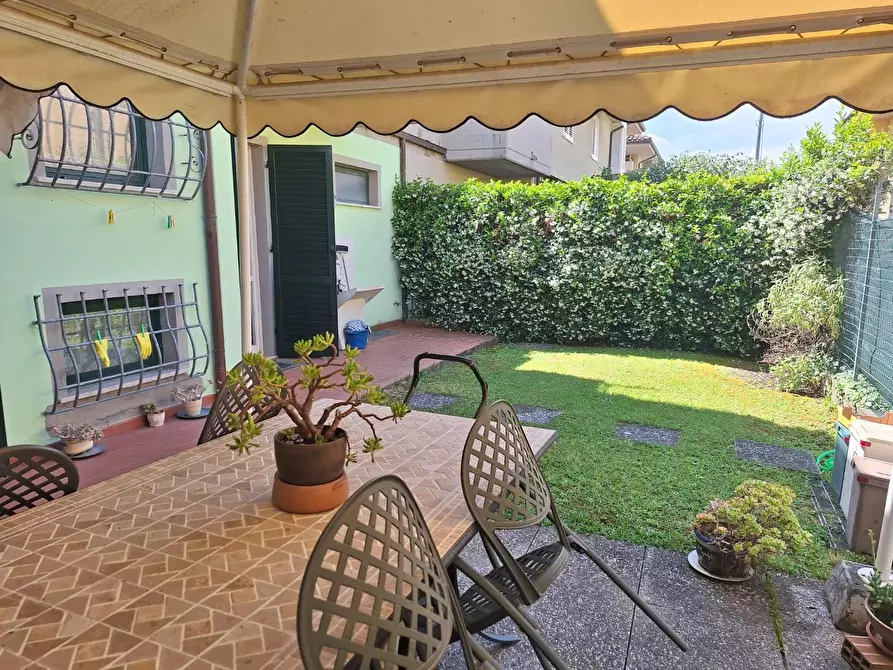 Immagine 21 di Villetta a schiera in vendita  a Lucca