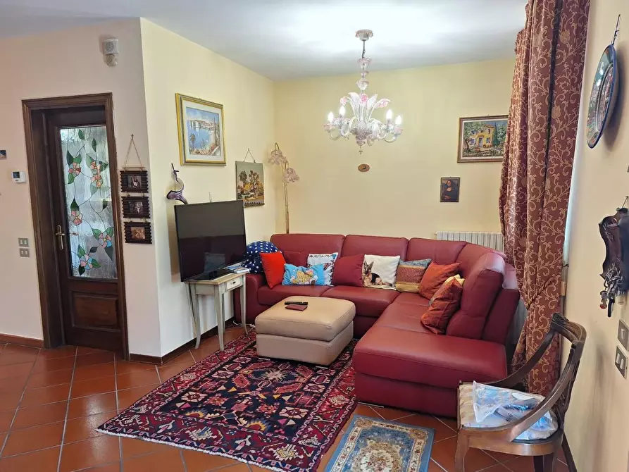 Immagine 9 di Villetta a schiera in vendita  a Lucca