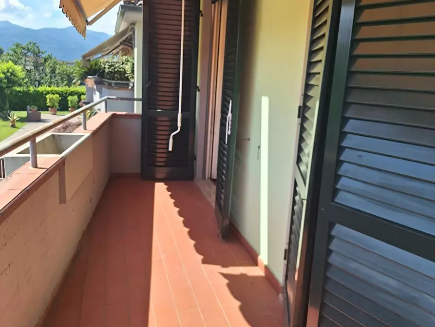 Immagine 35 di Villetta a schiera in vendita  a Lucca