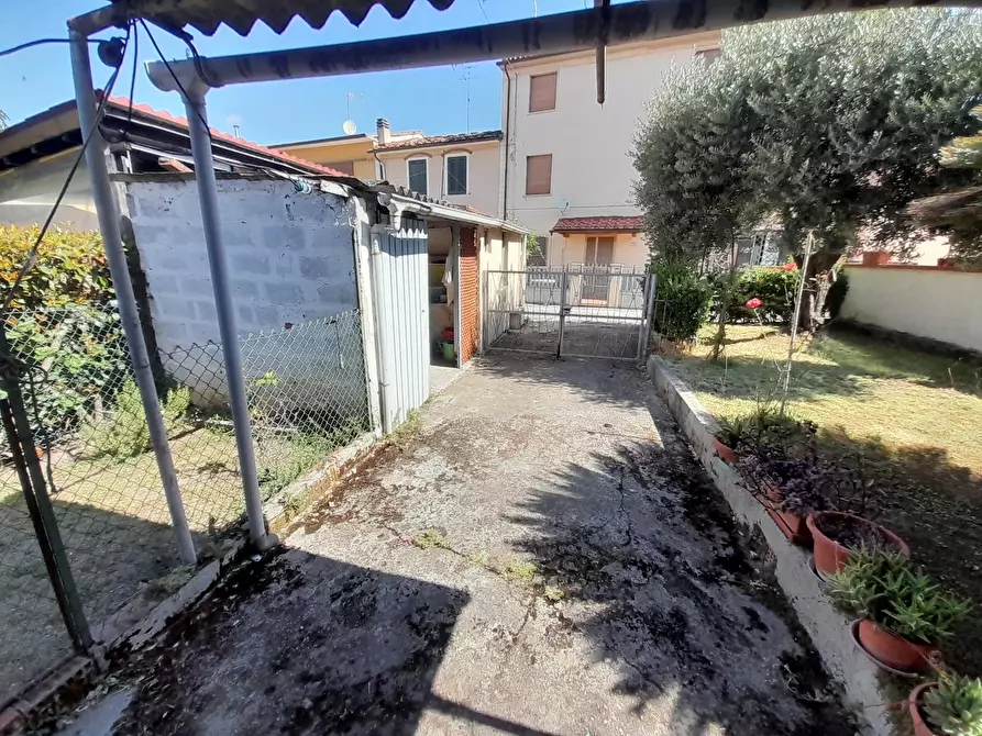 Immagine 28 di Terratetto in vendita  a Vecchiano