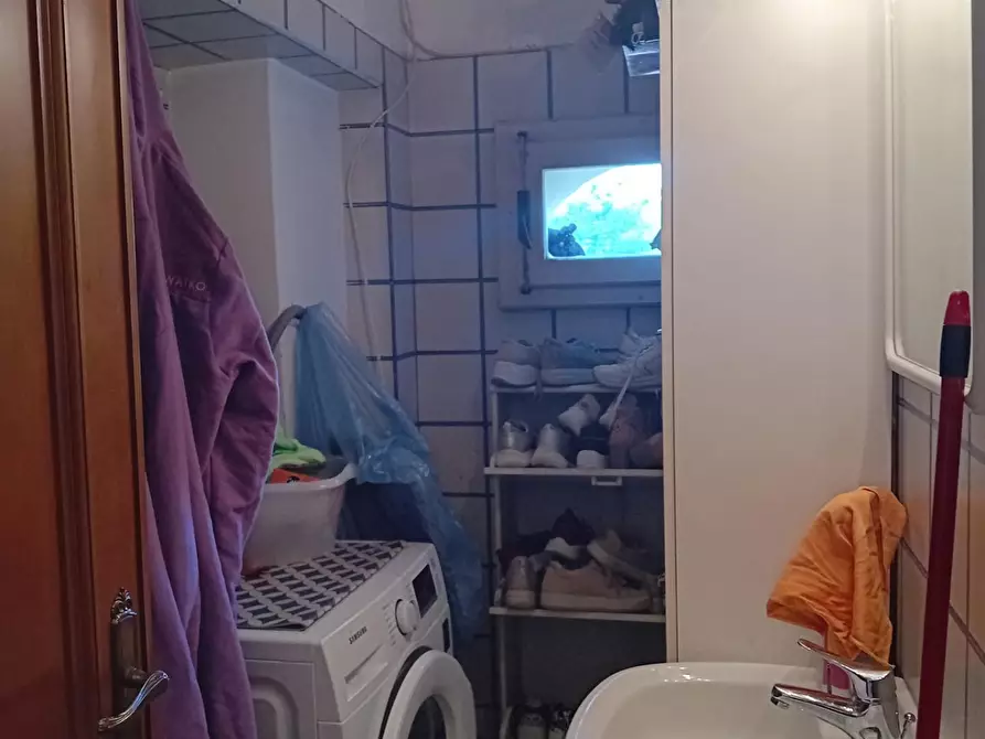 Immagine 15 di Appartamento in vendita  a Carmignano