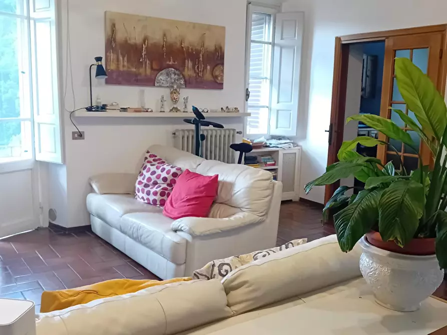 Immagine 2 di Appartamento in vendita  a Carmignano