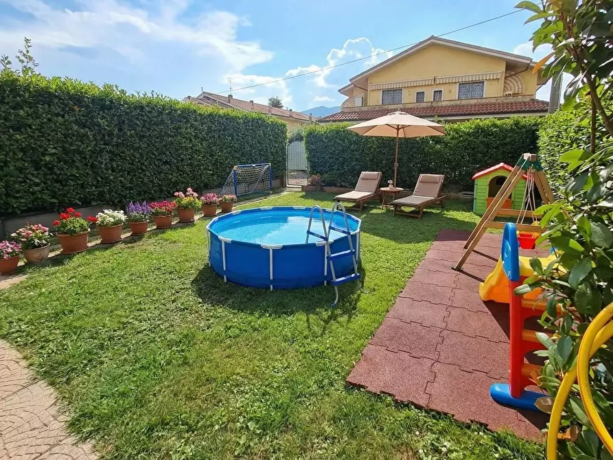 Immagine 1 di Appartamento in vendita  a Massa