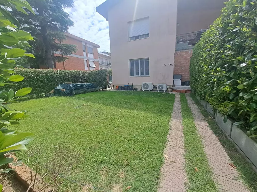 Immagine 11 di Appartamento in vendita  a Massa