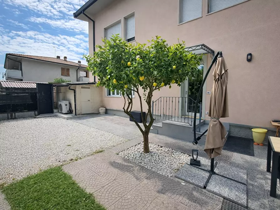 Immagine 3 di Appartamento in vendita  a Massa