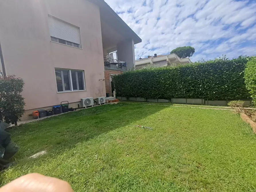 Immagine 9 di Appartamento in vendita  a Massa