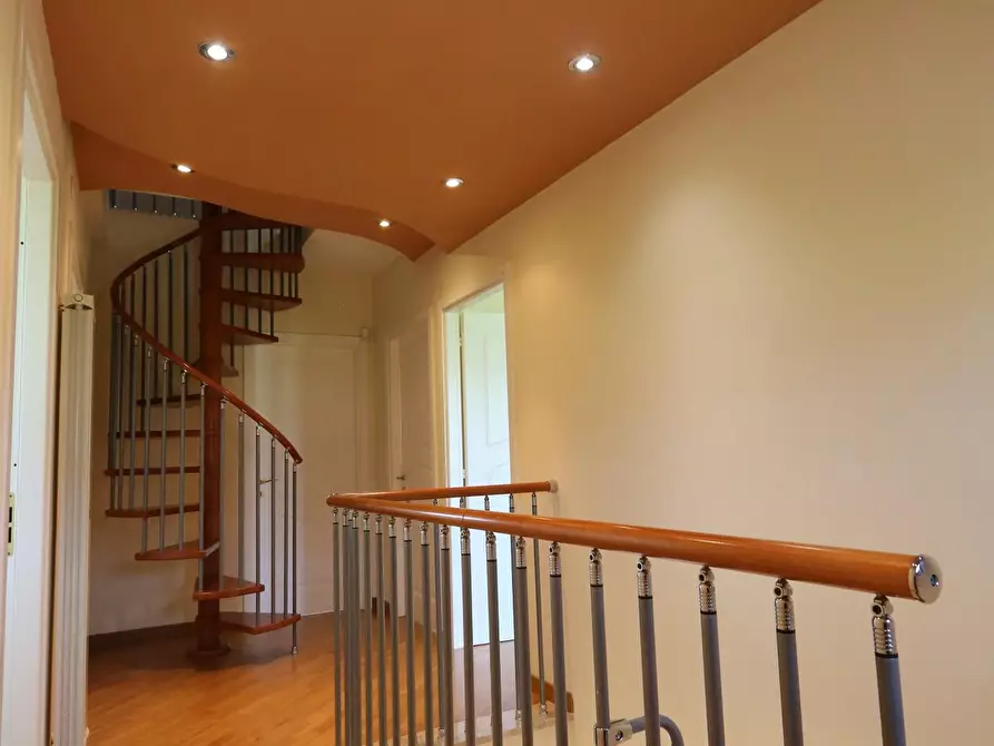 Immagine 9 di Villa in vendita  a San Giuliano Terme