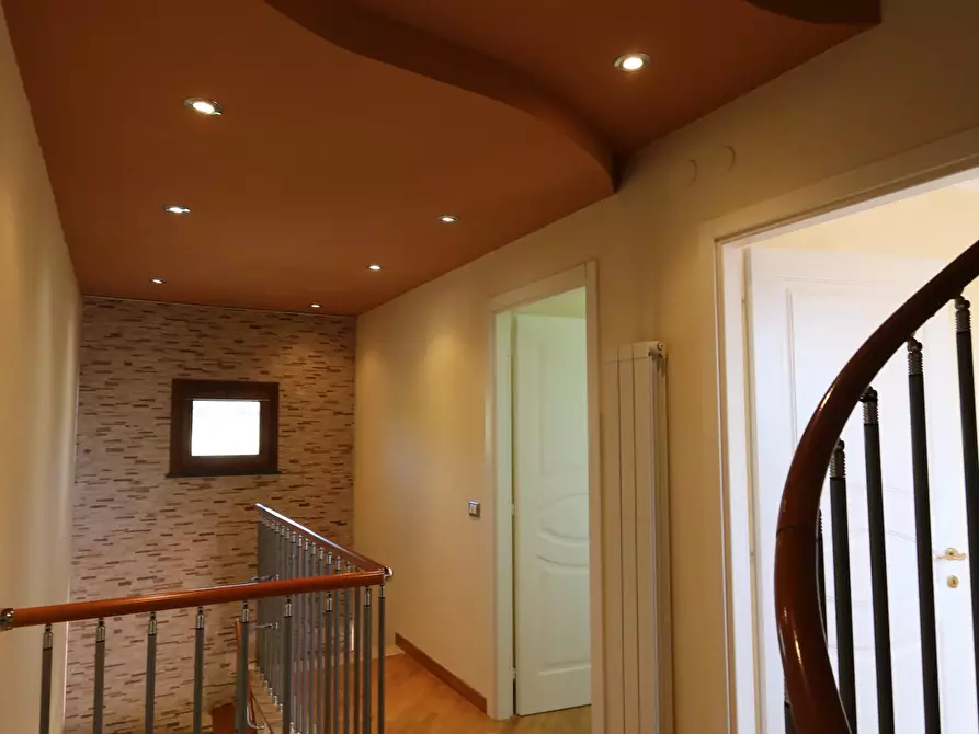 Immagine 11 di Villa in vendita  a San Giuliano Terme