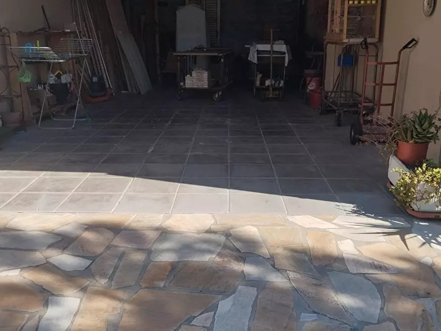 Immagine 21 di Casa colonica in vendita  a Cascina