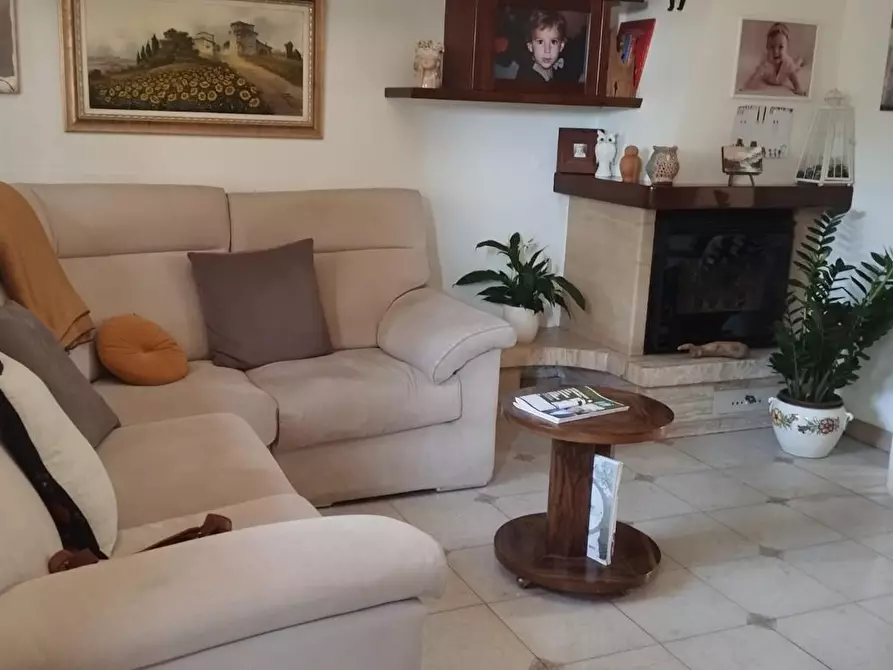 casale in vendita a Cascina