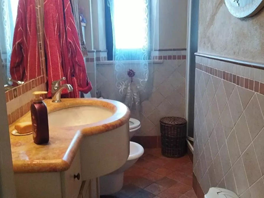 Immagine 2 di Casa colonica in vendita  a Cascina