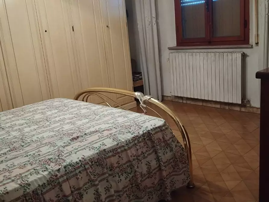 Immagine 11 di Casa colonica in vendita  a Cascina