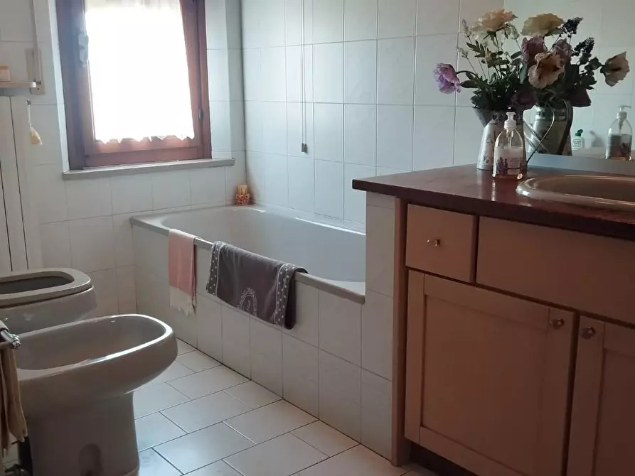 Immagine 12 di Casa colonica in vendita  a Cascina