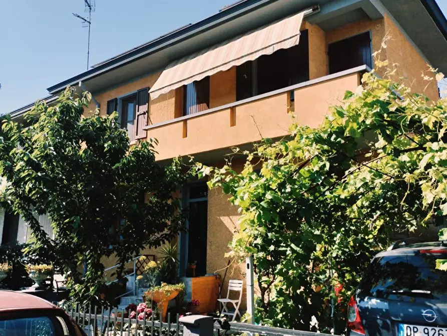 Immagine 5 di Villetta a schiera in vendita  a Reggio Nell'emilia