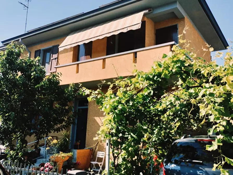 Immagine 2 di Villetta a schiera in vendita  a Reggio Nell'emilia