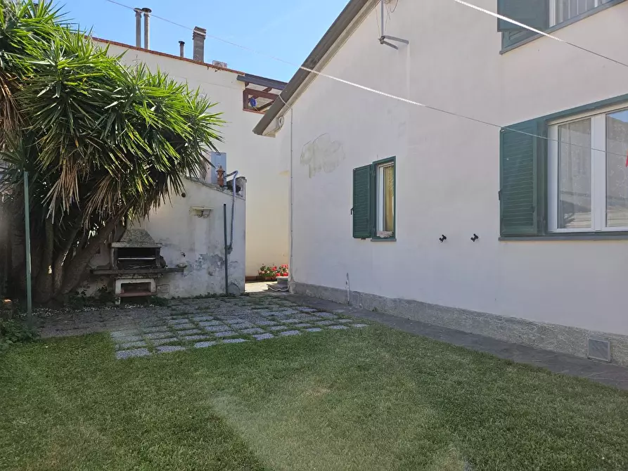 Immagine 19 di Villa in vendita  a Cascina