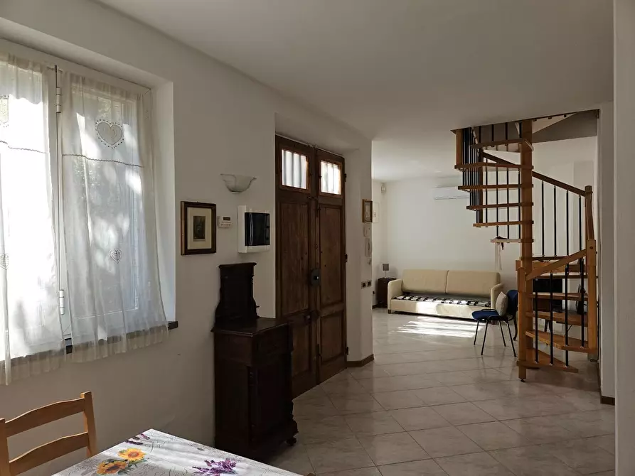 Immagine 4 di Villa in vendita  a Cascina