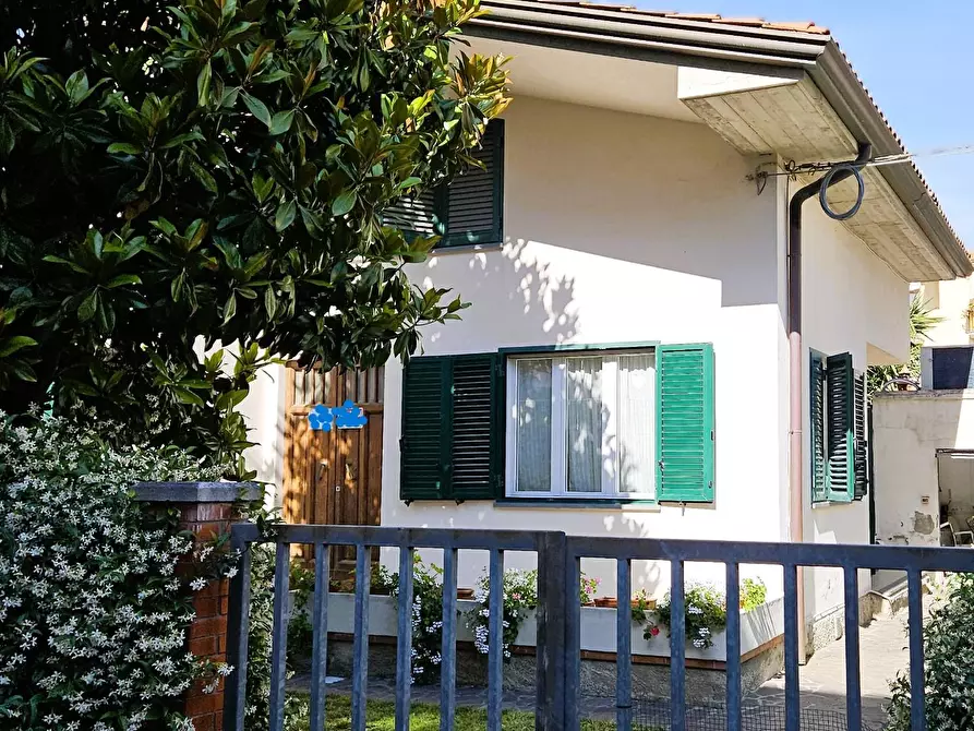 Immagine 21 di Villa in vendita  a Cascina