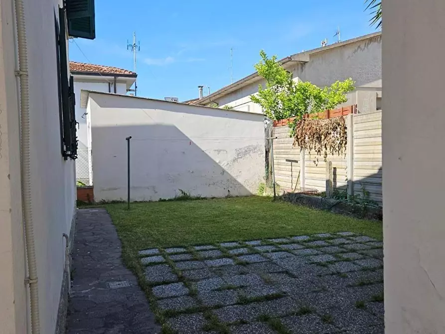 Immagine 6 di Villa in vendita  a Cascina