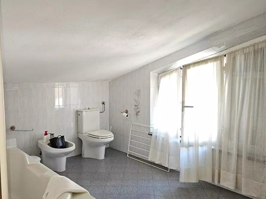 Immagine 5 di Villa in vendita  a Cascina