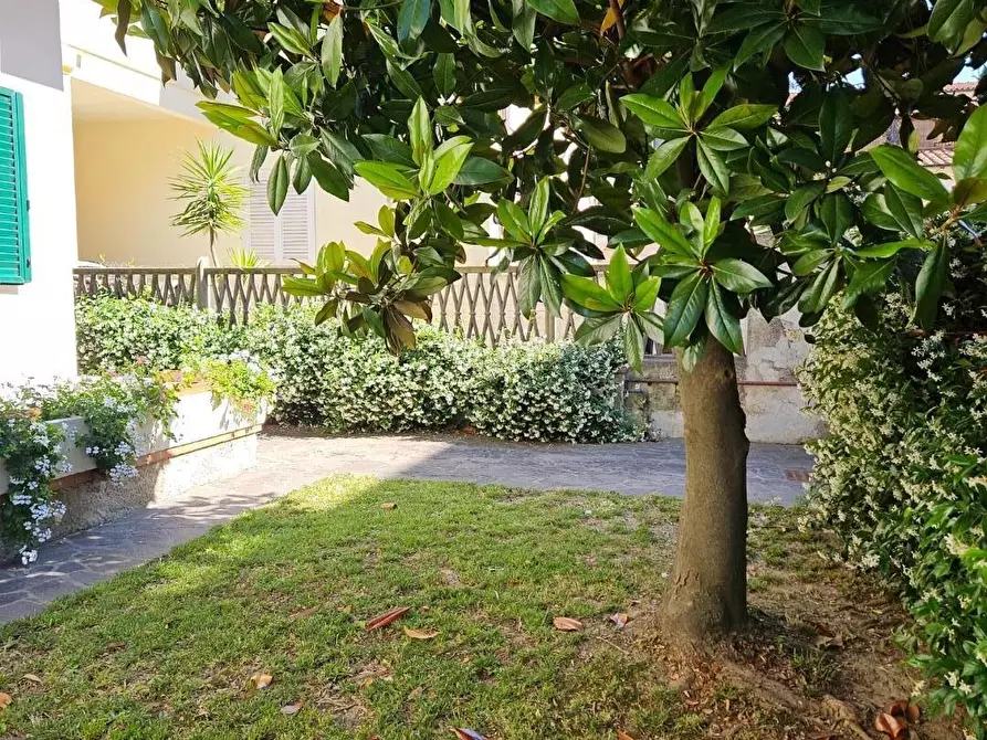 Immagine 20 di Villa in vendita  a Cascina