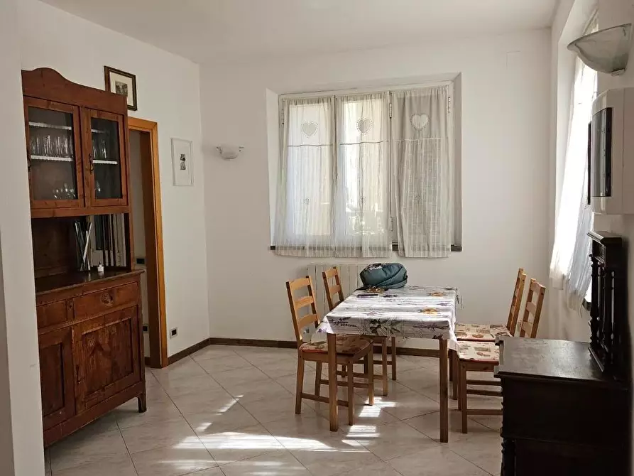 Immagine 9 di Villa in vendita  a Cascina