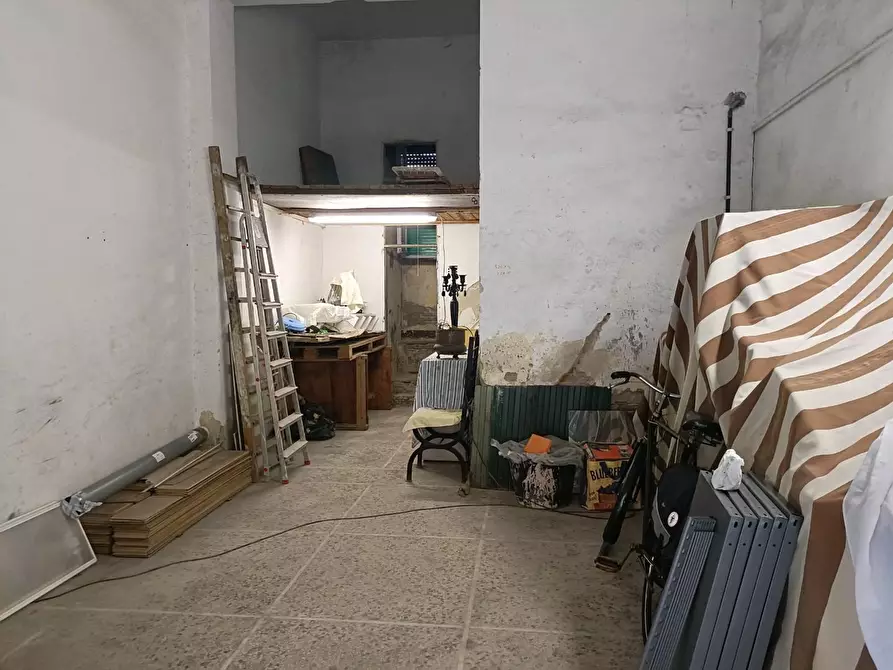 Immagine 2 di Magazzino in vendita  a Livorno