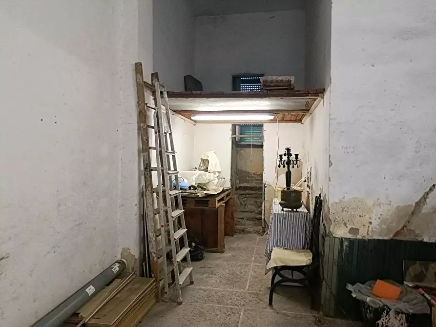 Immagine 3 di Magazzino in vendita  a Livorno