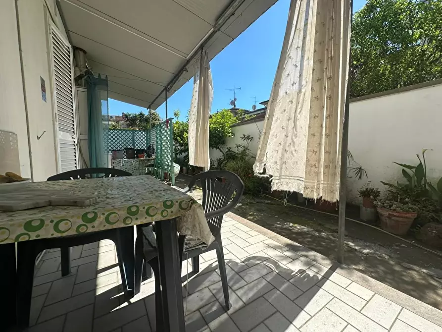 Immagine 14 di Casa bifamiliare in vendita  a Viareggio