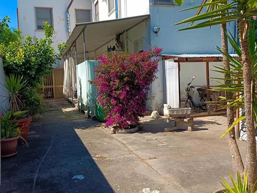 Immagine 49 di Casa bifamiliare in vendita  a Viareggio