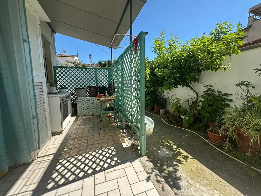 Immagine 15 di Casa bifamiliare in vendita  a Viareggio