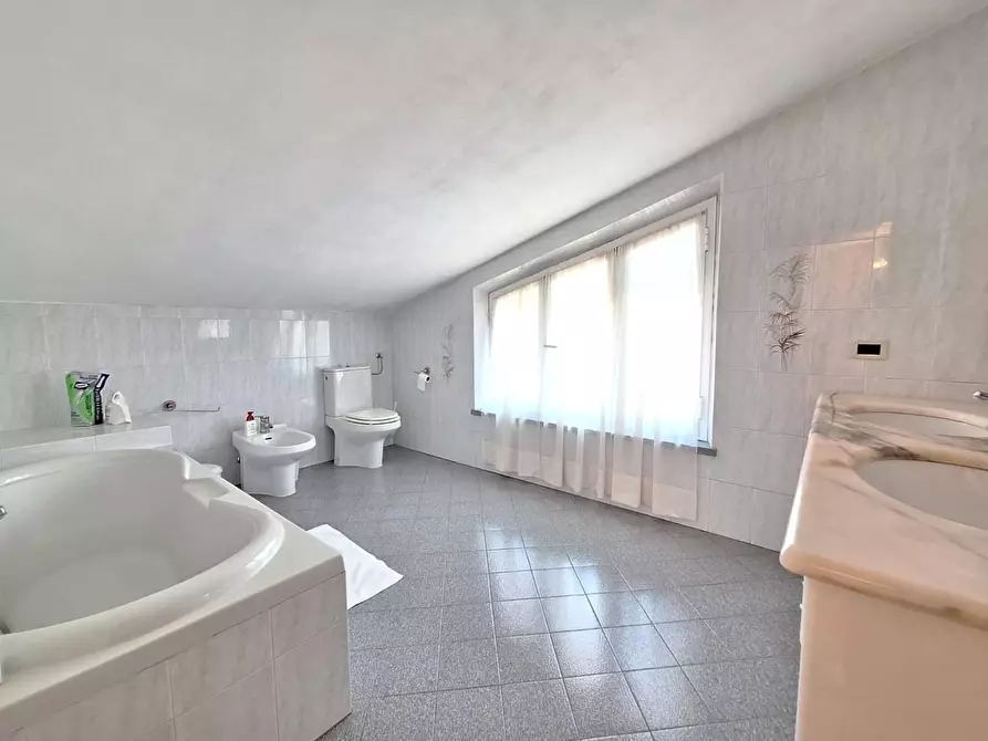 Immagine 21 di Casa indipendente in vendita  a Cascina